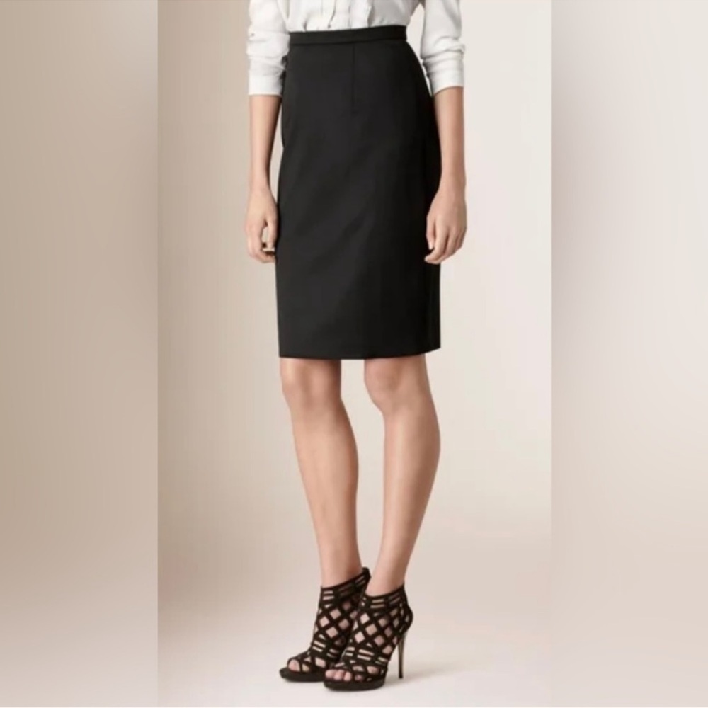 NWT BURBERRY Pencil Skirt Size 8 -  BLACK
